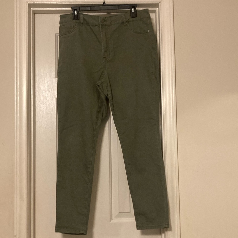 D. Jeans green